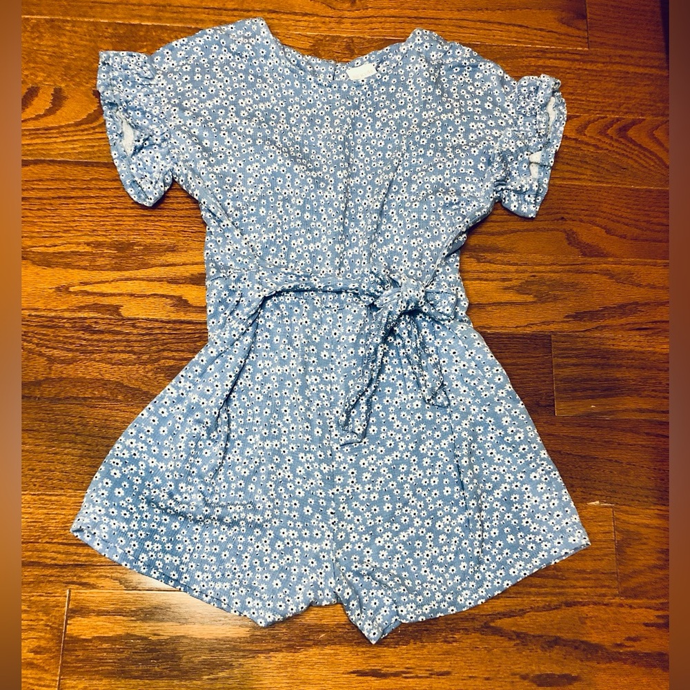 Girls Blue and White Floral Romper with Flutter Sleeves Size 8-9